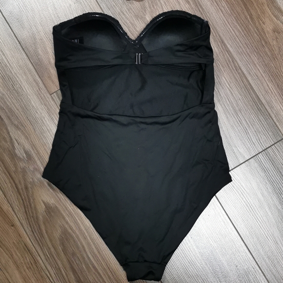 H&M Strapless & Backless One Piece Bathing Suit, Size 6 - Picture 3 of 4